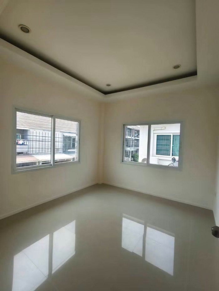 รูป ขายทาวน์โฮม 2ชั้น ทำเลดี หลังมุม ต้นซอย - รูปที่ 12/20