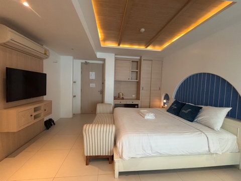 Call : 081-561-5740 Costa Village Bangsaray ใกล้หาดบางเสร่ 34 ตารางเมตร 1 ห้องนอน ชั้น2 ตกแต่งครบ