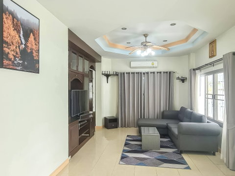 House for Rent Nong Pla Lai East Pattaya 3 Bedroom Corner