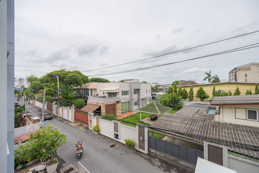 picture The Tropical Condominium | 🚆 Conveniently located near BTS On Nut, BTS Bang Chak, and BTS Punnawithi. - 14/15