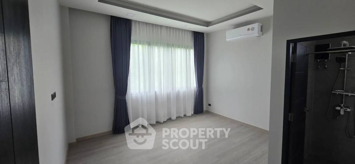รูป บ้านพูลวิลล่า 4 ห้องนอน สไตล์ Luxury Pool Villa ใน หินเหล็กไฟ (เลี้ยงสัตว์ได้) (ID 3079474) - รูปที่ 4/6