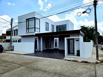 บ้านเดี่ยว พรีเมี่ยม เอาท์เล็ท เชียงใหม่ : ขาย บ้านพูลวิลล่า หมูบ้านเวิลคลับแลนด์  พื้นที่ใช้สอย 292 ตรม. 3ห้องนอน 4ห้องน้ำ