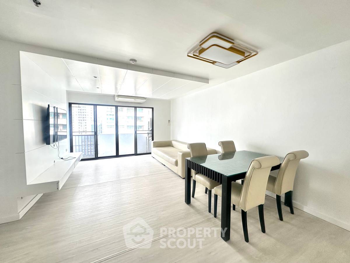 picture Pet-Friendly 2-BR Condo At The Royal Place 2, 200m to BTS Ratchadamri 📍 (ID 3080464) - 1/19