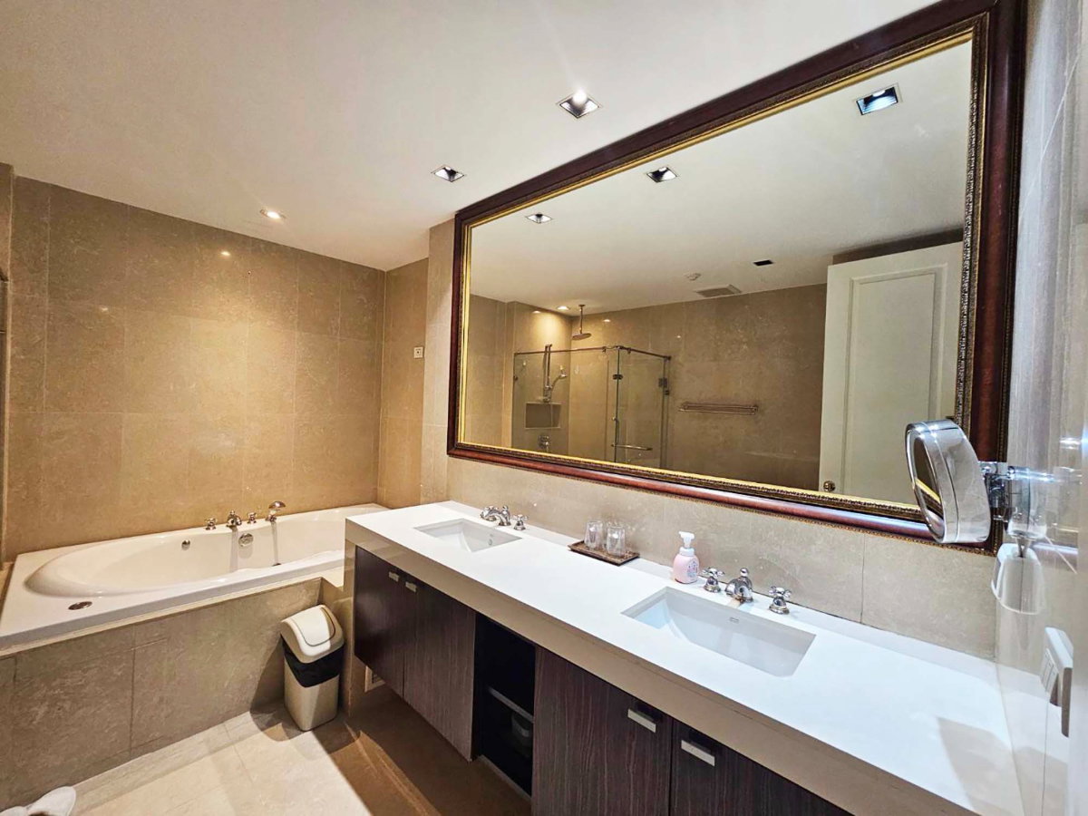 รูป RENT Athenee Residence BTS Ploenchit, 3 bedroom plus - รูปที่ 9/19