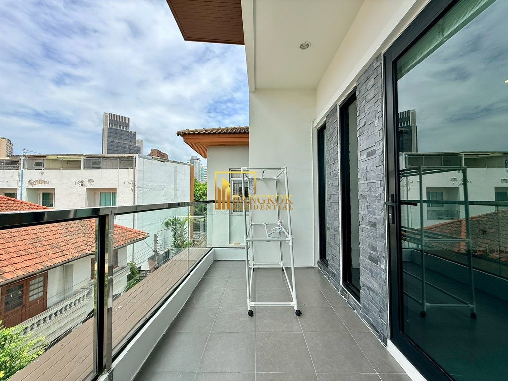รูป Modern 4 Bedroom House in Ekkamai Area of Mid Sukhumvit - BR28061SH - รูปที่ 33/43