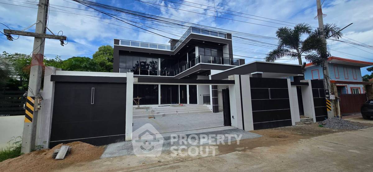 รูป บ้านพูลวิลล่า 4 ห้องนอน สไตล์ Luxury Pool Villa ใน หินเหล็กไฟ (เลี้ยงสัตว์ได้) (ID 3079474) - รูปที่ 1/6