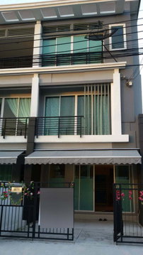 ให้เช่าทาวน์โฮม 3 ชั้น บ้านกลางเมือง พระราม 9-รามคำแหง อยู่ซอยรามคำแหง 39 วัดเทพลีลา กทม.