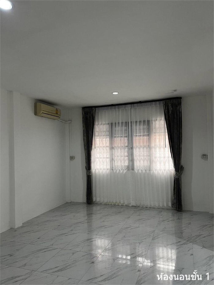 รูป ขายบ้านเดี่ยว 2 ชั้น ลาดพร้าว 94 / 5 ห้องนอน 4 ห้องน้ำ - รูปที่ 10/29