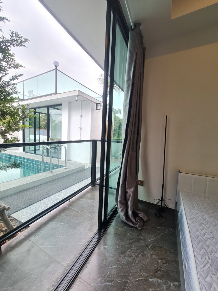 รูป  ให้เช่า Pool Villa 3 ชั้น สไตล์ Modern พร้อมสระว่ายน้ำส่วนตัว 9 ห้องนอน ทำเลศักยภาพ ใกล้ Big C ดอนจั่น เชียงใหม่  A5-V0027 - รูปที่ 9/15