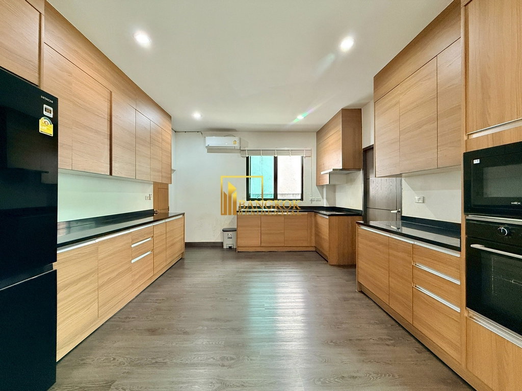รูป Modern 4 Bedroom House in Ekkamai Area of Mid Sukhumvit - BR28061SH - รูปที่ 6/43