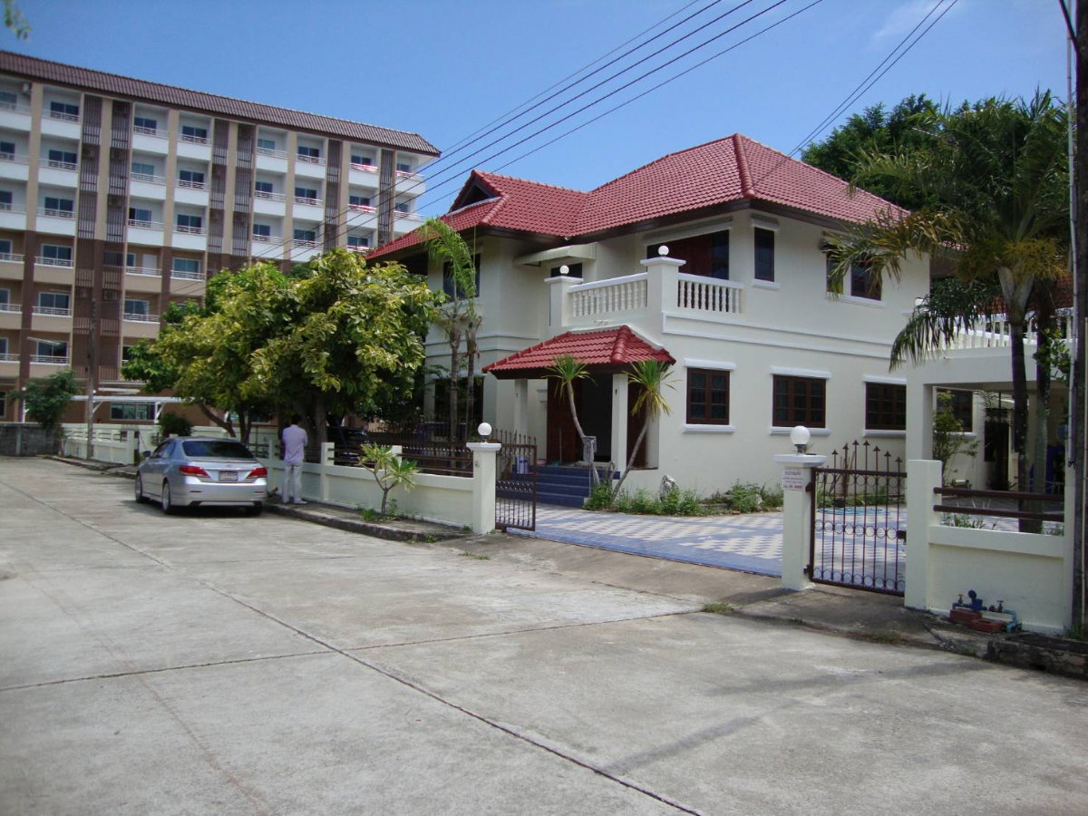 รูป บ้านเดี่ยวสองชั้น ในหมู่บ้านวงศ์อมาตย์วิลล่า ต.เนินพระอ.เมือง จังหวัดระยอง 205 ตารางวา - รูปที่ 11/18