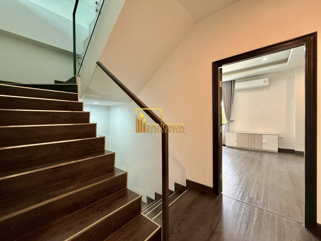 รูป Modern 4 Bedroom House in Ekkamai Area of Mid Sukhumvit - BR28061SH - รูปที่ 25/43