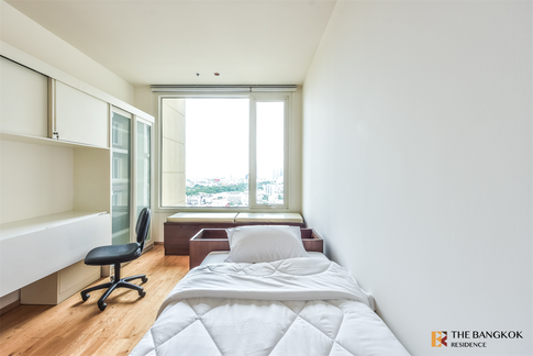 Comfortable and Ready to Move-in The Empire Place