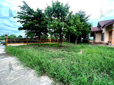 Land for sale Kamphaeng Saen Arboretum : Land with existing buildings for sale in Mueang District, Nakhon Pathom. Convenient access via the M81 expressway. Suitable for a cafe. | 93390