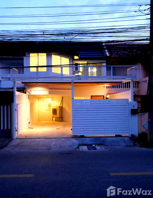 Townhouses for rent Soi On Nut (Sukhumvit 77) : 3 Bedroom Townhouse for rent in Phra Khanong Nuea, Bangkok  1159388