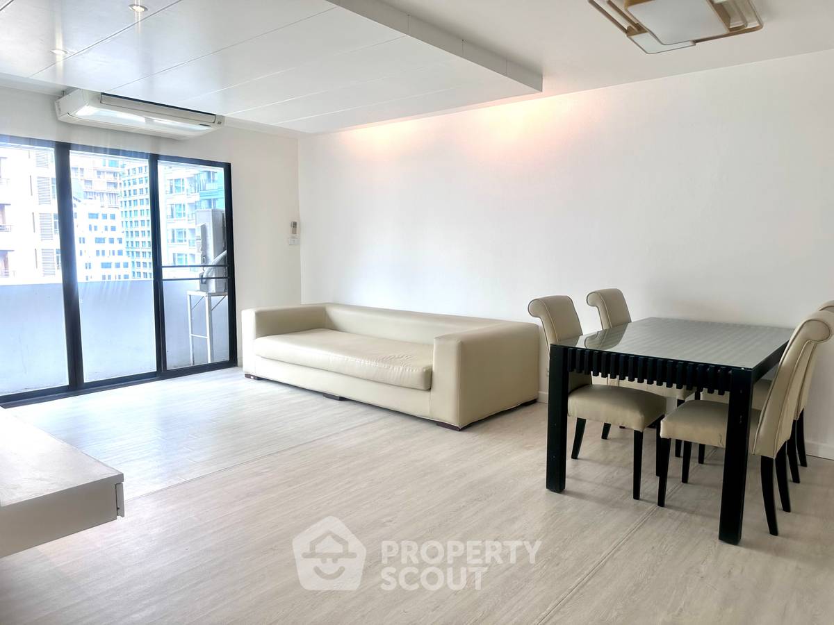 picture Pet-Friendly 2-BR Condo At The Royal Place 2, 200m to BTS Ratchadamri 📍 (ID 3080464) - 3/19