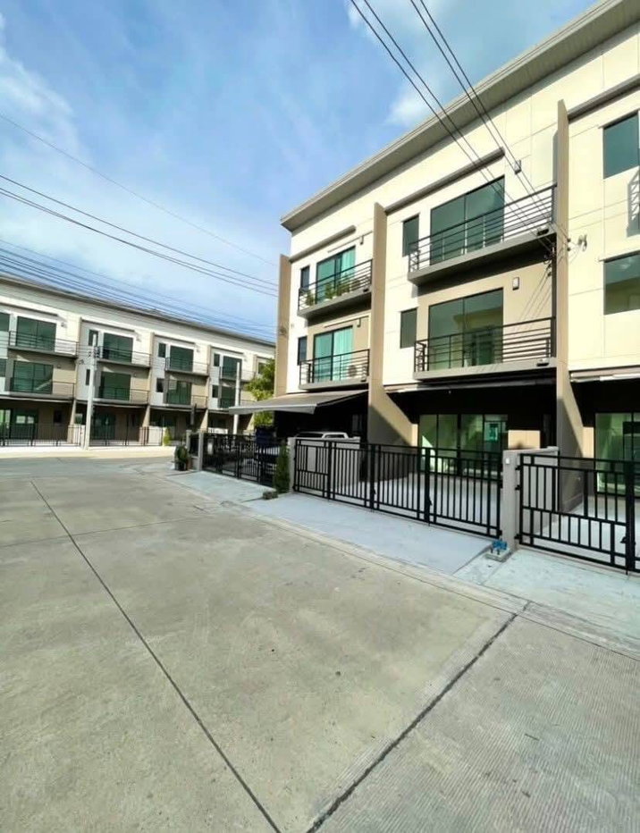 picture 3-story townhome for rent in Phaholyothin, Don Mueang area. Ready to move in. - 3/17