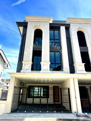 Townhouses for sale King Mongkut s University of Technology North Bangkok  : For Sale!! St. Moritz Bang Sue – Luxury Modern Townhome 🌃🪞 (4 Bedrooms) in the heart of Prachachuen 🚈 Near Tao Poon MRT Station.