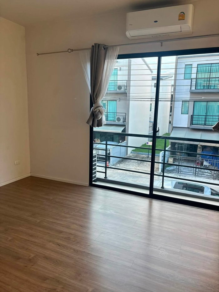 รูป 🏡 ให้เช่าทาวน์โฮม 3 ชั้น 📍 หมู่บ้านกลางเมือง รามอินทรา 3 ห้องนอน 3 ห้องน้ำ บ้านสวย พร้อมเข้าอยู่ ทำเลดี เดินทางสะดวก #รับสัตว์เลี้ยงขนาดเล็ก🐱🐶 - รูปที่ 2/6
