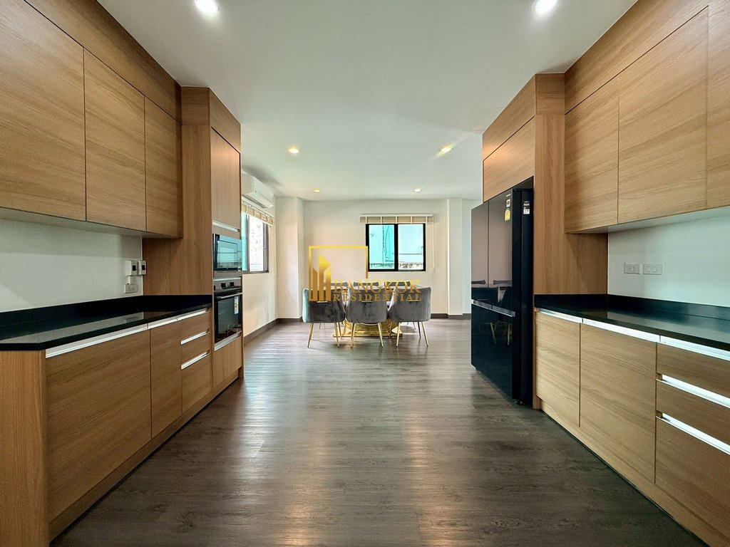 รูป Modern 4 Bedroom House in Ekkamai Area of Mid Sukhumvit - BR28061SH - รูปที่ 8/43