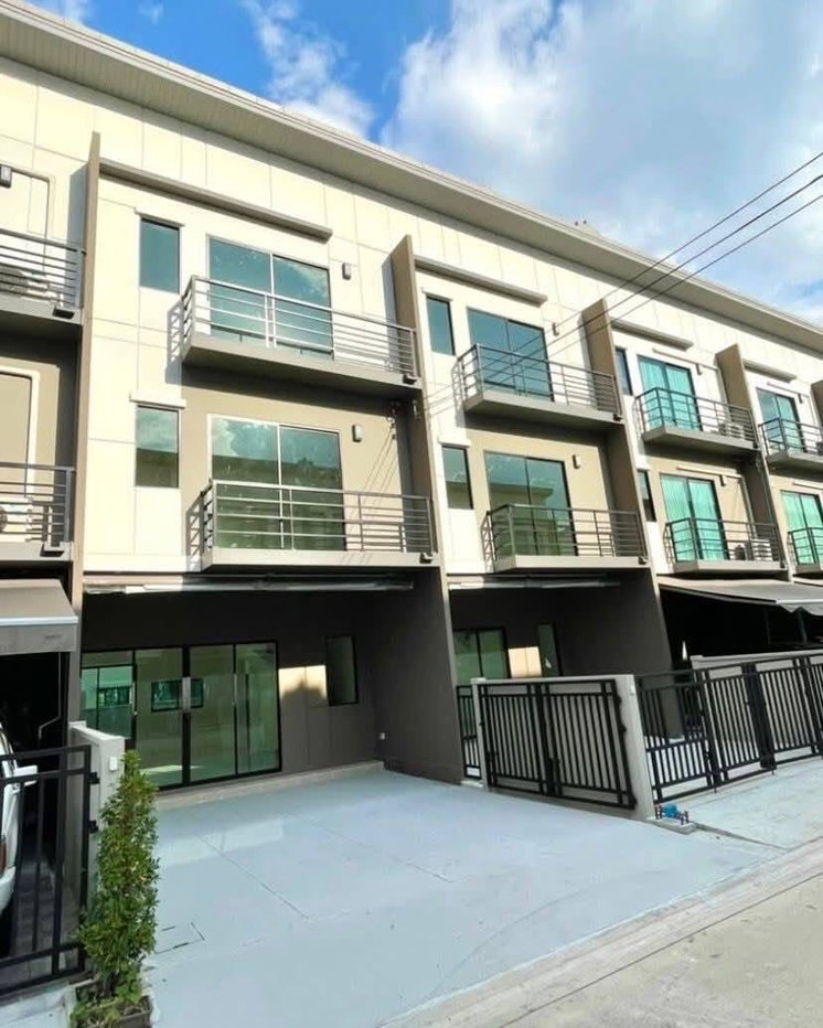 picture 3-story townhome for rent in Phaholyothin, Don Mueang area. Ready to move in. - 2/17