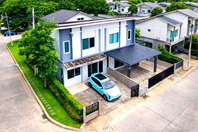Houses for rent Phet Kasem Road : Assumption Thonburi 2.2 km., near World Market 350 m. Townhouse, corner plot, 2 floors, Sanam Luang 2, Phetkasem, Thawi Watthana, 3 bedrooms, fully