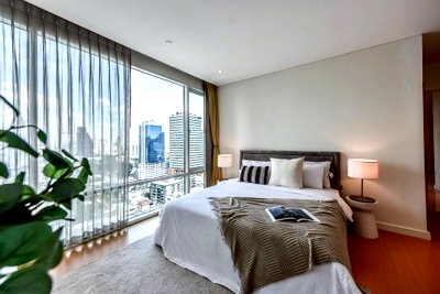Condos for rent : 🔥Rent Now!🔥 Fullerton Sukhumvit, near BTS Ekkamai and BTS Thonglor stations. Fully furnished and ready to move in.