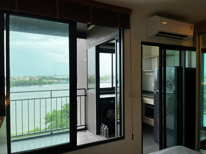 รูป ให้เช่าห้องริมเเม่นํ้าเจ้าพระยา คอนโด U Delight Residence Riverfront พระราม 3 วิวหน้าห้องเป็นเเม่นํ้าเเละสระนํ้า มองเห็นได้จากห้องนอน - รูปที่ 13/14