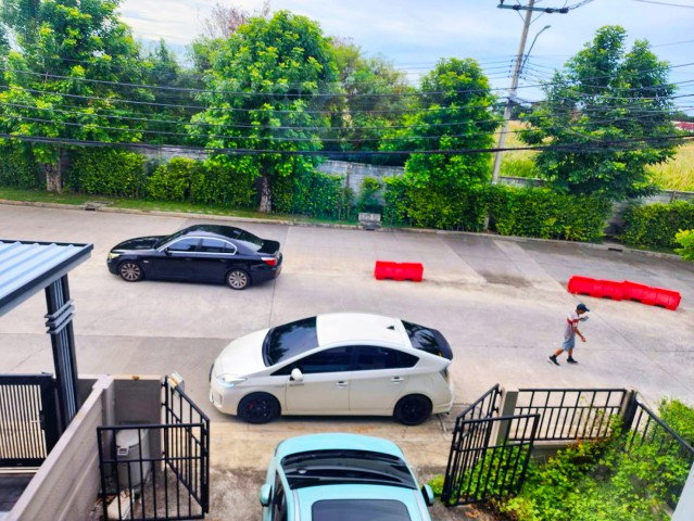 รูป อัสสัมชัญธนบุรี 2.2กม. ใกล้ตลาดเวิลด์มาร์เก็ต 350ม. ทาวน์เฮาส์แปลงมุม 2ชั้น สนามหลวง2 เพชรเกษม ทวีวัฒนา 3นอน เฟอร์นิเจอร์ครบ เครื่องซักผ้า - รูปที่ 2/8