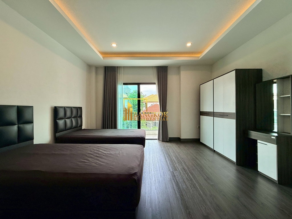 รูป Modern 4 Bedroom House in Ekkamai Area of Mid Sukhumvit - BR28061SH - รูปที่ 12/43