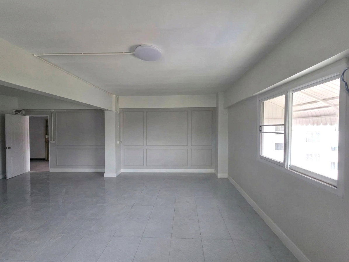 รูป ห้องมุมเปล่า Renovate ใหม่ ขนาดใหญ่พิเศษ 46 ตรม. ใกล้ BTS ลาดพร้าว 101 - รูปที่ 3/15