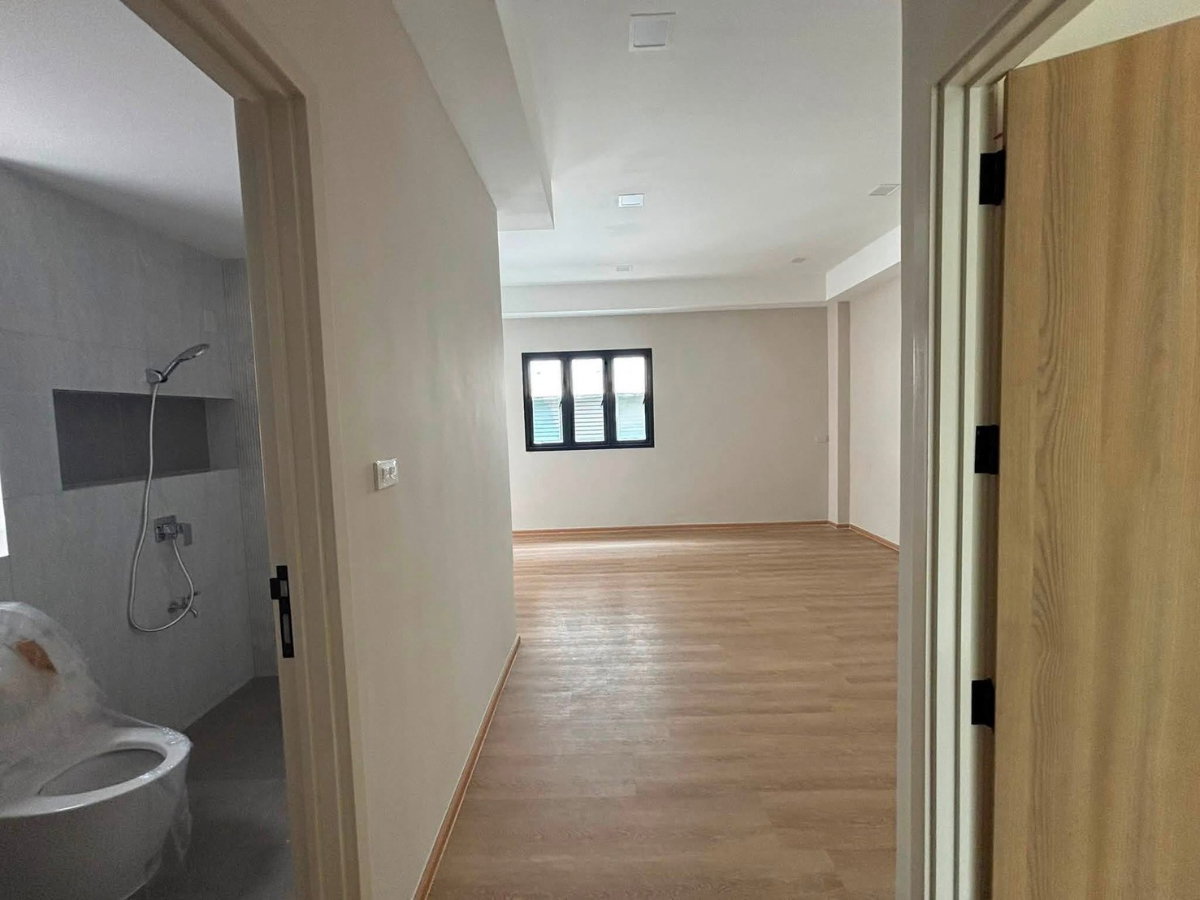 รูป 🏡 FOR RENT | Oak House Sukhumvit 101/1 ทาวน์โฮม 3 ชั้น สไตล์ Modern Minimalist 3 ห้องนอน 3 ห้องน้ำ ทำเลใจกลางสุขุมวิท พร้อมเข้าอยู่ #จดบริษัทได้ - รูปที่ 6/12