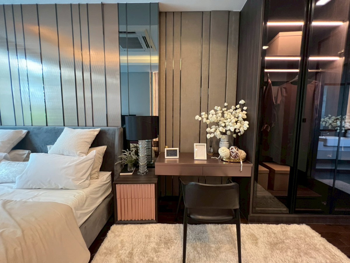 รูป บ้านเดี่ยวระดับ Ultra Luxury 3 ชั้น พร้อมลิฟต์ส่วนตัว บนทำเลศักยภาพ กรุงเทพกรีฑา ที่ออกแบบมาเพื่อการใช้ชีวิตเหนือระดับ พร้อมความเป็นส่วนตัวในทุกมิติ - รูปที่ 20/33