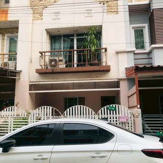 🏡 3-Storey Townhome for Sale – Direct from Owner!