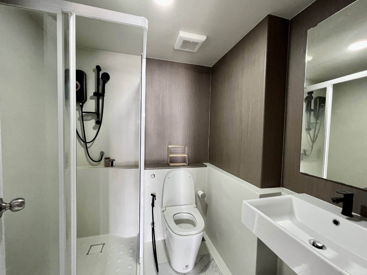 picture Low-Rise Condo at CBD Bangkok 1 Bed 1 Livingroom - 4/9
