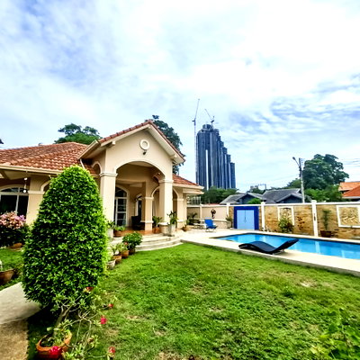 Houses for sale Bang Lamung Chonburi : Pool Villa for Sale Pratumnak Pattaya Near Thappraya Road