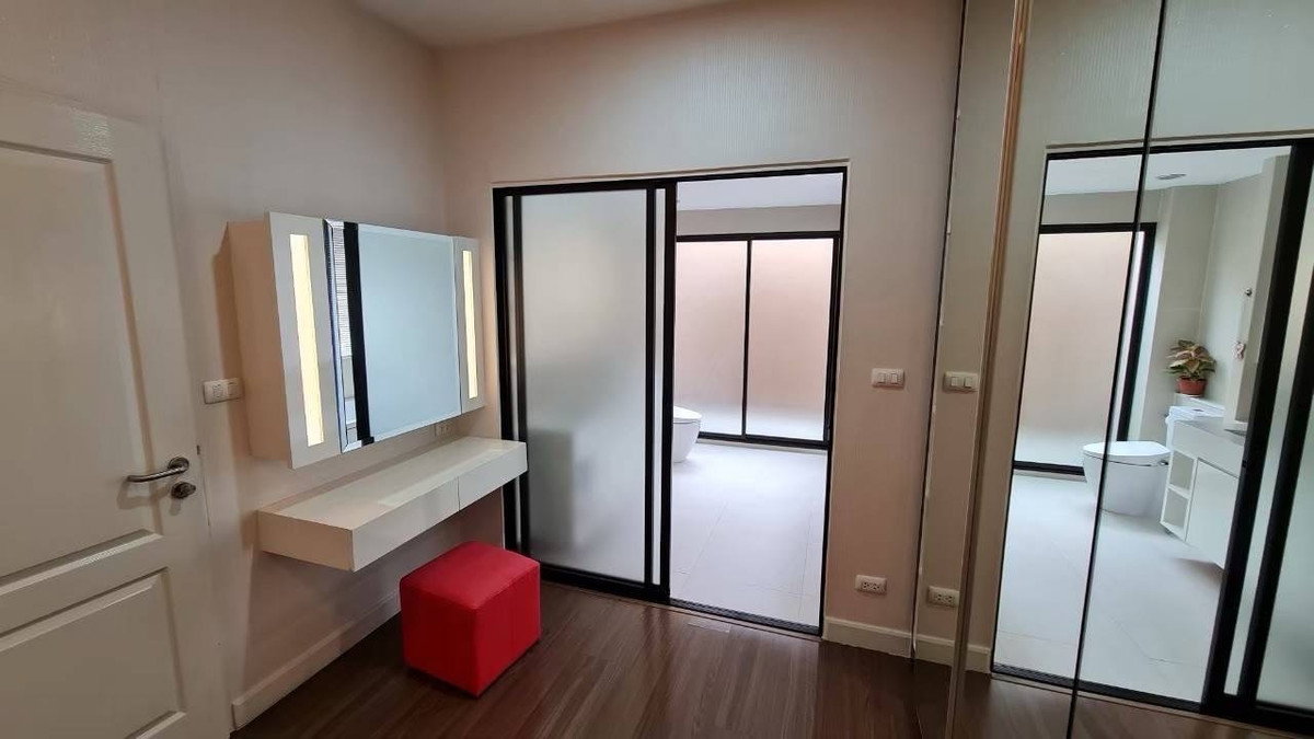 รูป 🏡✨ ให้เช่าบ้านเดี่ยวหรู 3 ชั้น — บ้านลุมพินี สวนหลวง ร.9 Modern Luxury พร้อมอยู่ ทำเลสะดวก ใกล้ทางด่วน วงแหวน และแหล่งธุรกิจ - รูปที่ 9/18