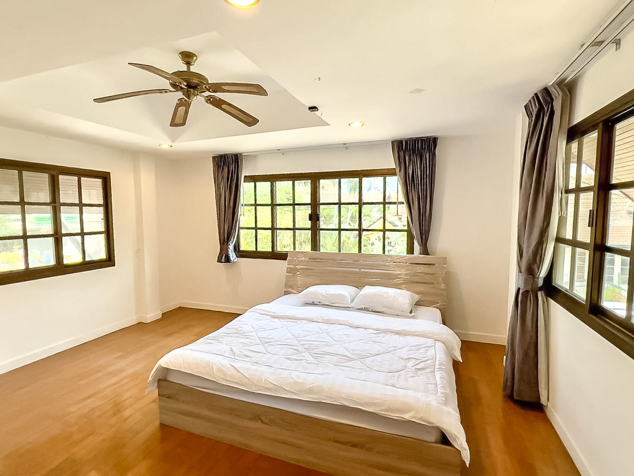 รูป Pool Villa for Sale in South Pattaya Ideal Rental Investment - รูปที่ 10/14