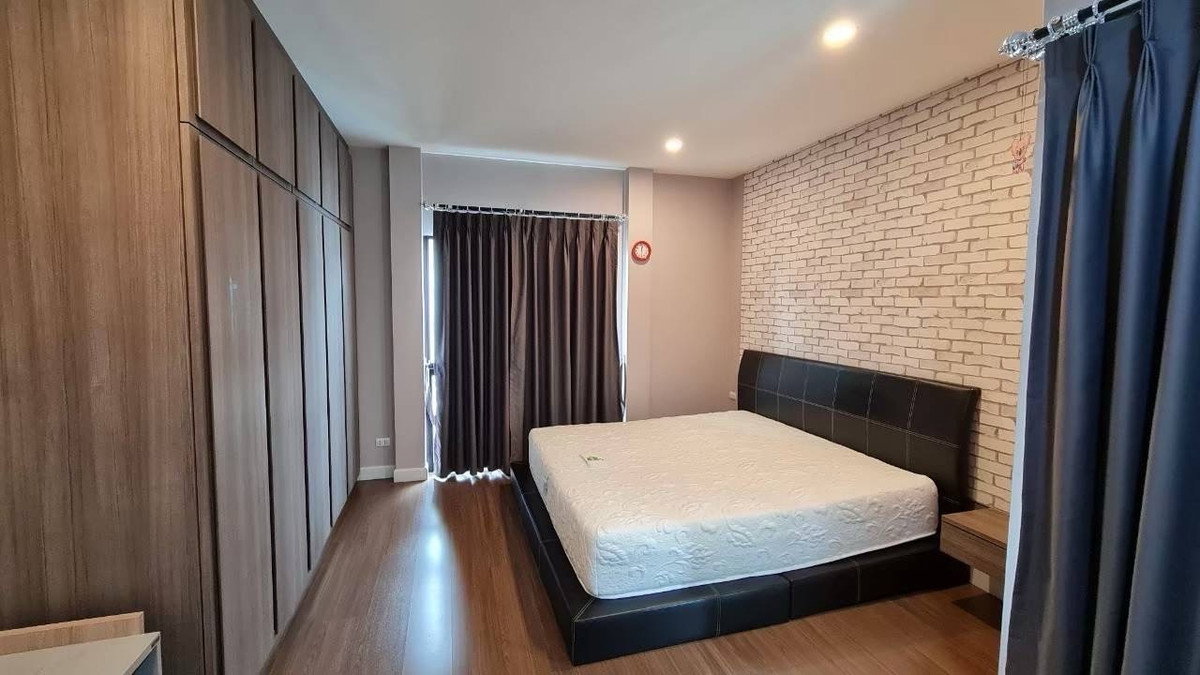 รูป 🏡✨ ให้เช่าบ้านเดี่ยวหรู 3 ชั้น — บ้านลุมพินี สวนหลวง ร.9 Modern Luxury พร้อมอยู่ ทำเลสะดวก ใกล้ทางด่วน วงแหวน และแหล่งธุรกิจ - รูปที่ 4/18