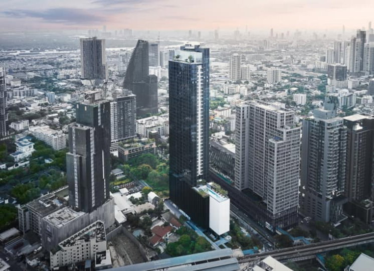 รูป The Esse Sukhumvit 36 เลย์เอาท์กว้างไม่อึดอัด ได้โคมไฟระย้าดีไซน์หรู ห้องนอนเปิดรับวิวเมืองมุมสูง - รูปที่ 6/9