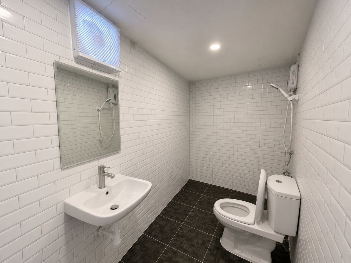รูป ห้องมุมเปล่า Renovate ใหม่ ขนาดใหญ่พิเศษ 46 ตรม. ใกล้ BTS ลาดพร้าว 101 - รูปที่ 8/15
