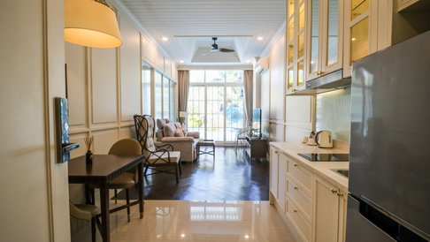 Grand Florida Beachfront Pattaya Pool Access Condo for Rent