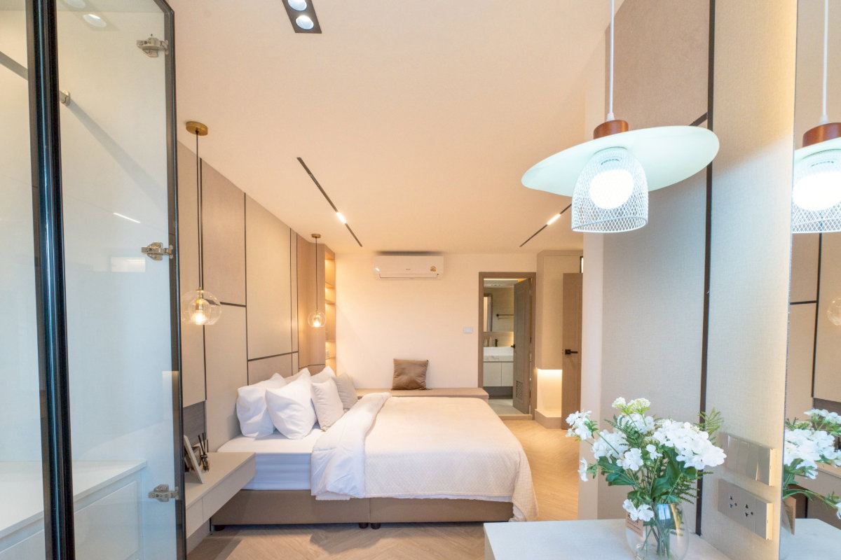 picture Luxury Penthouse Condominium for Sale - 25/40