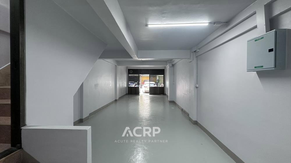 รูป ให้เช่าอาคารพาณิชย์ 4 ชั้น ตกแต่งใหม่ พร้อมใช้งาน ใกล้ MRT แยกไฟฉายเพียง 350 เมตร รหัสทรัพย์ 00155103 - รูปที่ 2/9