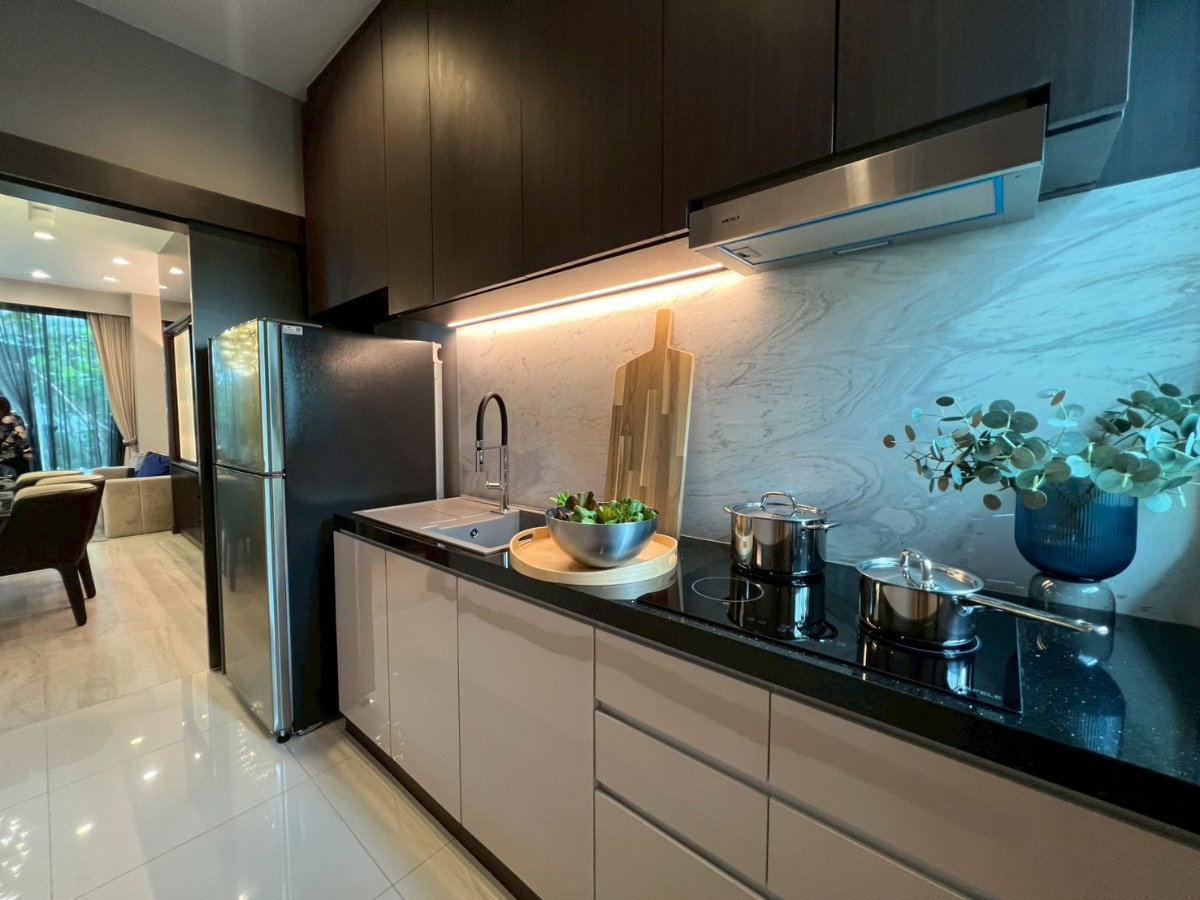 รูป บ้านเดี่ยวระดับ Ultra Luxury 3 ชั้น พร้อมลิฟต์ส่วนตัว บนทำเลศักยภาพ กรุงเทพกรีฑา ที่ออกแบบมาเพื่อการใช้ชีวิตเหนือระดับ พร้อมความเป็นส่วนตัวในทุกมิติ - รูปที่ 5/33