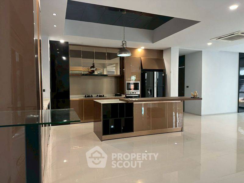รูป บ้านเช่า 5 ห้องนอน ในกรุงเทพฯ • พื้นที่ 700 ตร.ม. (ID 3041900) - รูปที่ 6/14