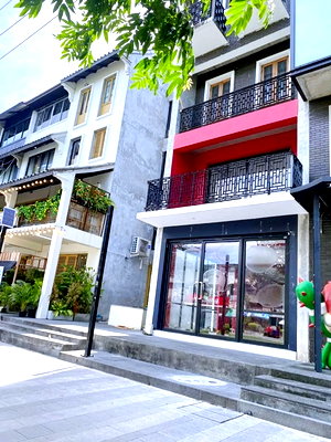 Shophouses for rent วิทยาลัยเซนต์หลุยส์ : BTS National Stadium 900 m. Commercial building for rent, 4 floors, 18 sq m, 300 sq m, 5 bedrooms, 3 bathrooms, Banthat Thong-Chula intersection, Am