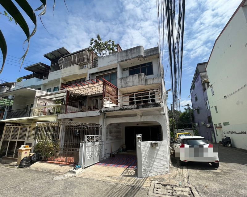 รูป ขายทาวน์เฮ้าส์เอกมัย สุขุมวิท 65 เดินถึงรถไฟฟ้า 800 เมตร - รูปที่ 1/9
