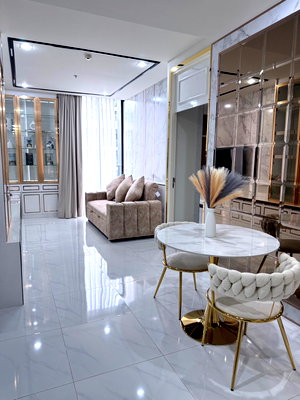 Condos for rent : Condo near Ploenchit & Chit Lom BTS Stations and the MRT. 