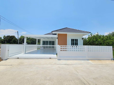 Modern Single-Storey Detached House for Sale